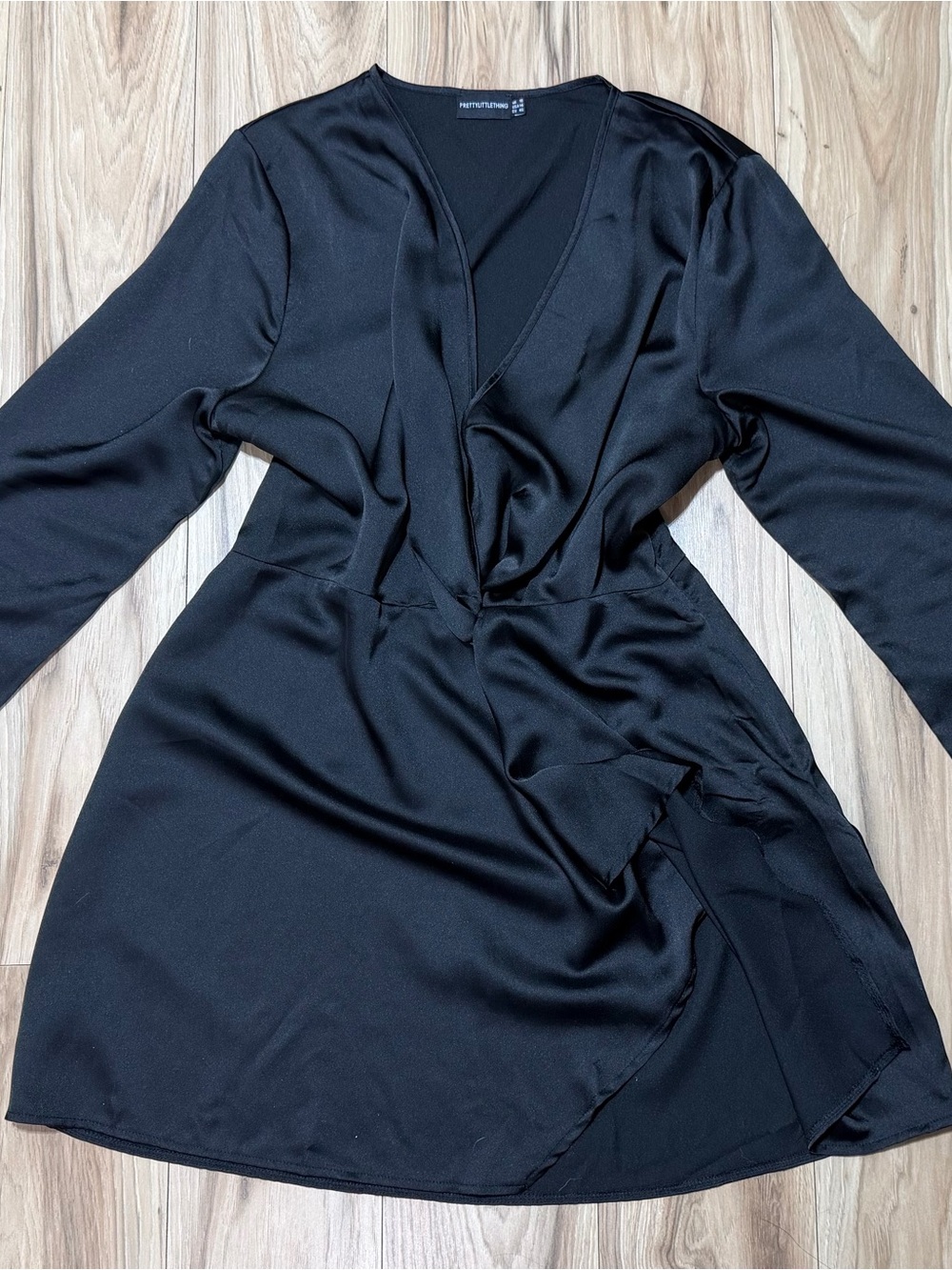 Pretty Little Thing Black Mini dress sz large